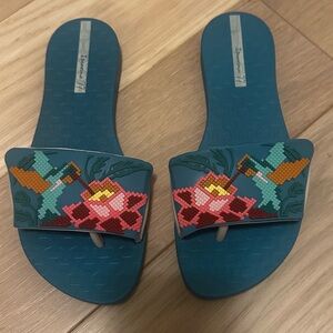 Impanema 77 Nectar thong slides sandals size 6